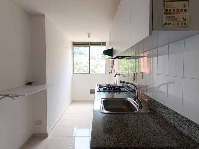 Apartamento de 2 alcobas en arriendo en El Poblado, Medellín, 90 m² · foto 4 de 17