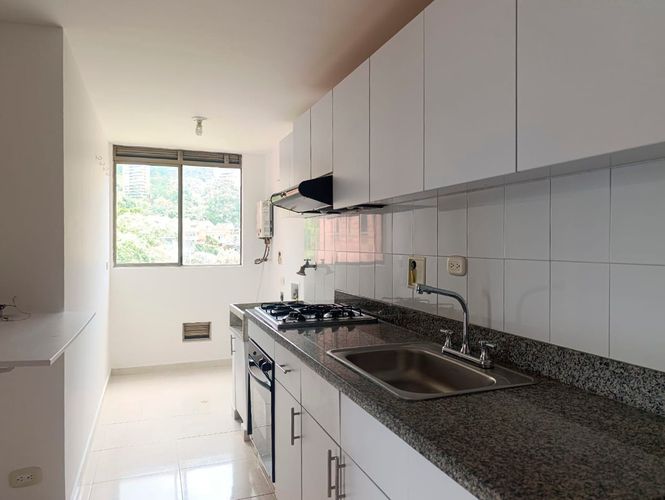 Apartamento de 2 alcobas en arriendo en El Poblado, Medellín, 90 m² · foto 5 de 17