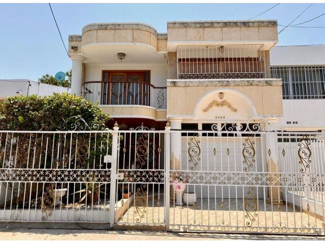 Casa de 5 alcobas en venta en Las Tres Cruces, Santa Marta, 269 m² · foto 2 de 14