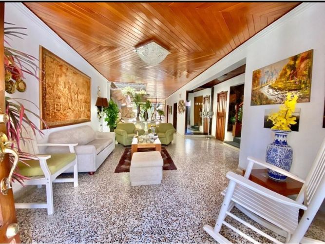 Casa de 5 alcobas en venta en Las Tres Cruces, Santa Marta, 269 m² · foto 3 de 14