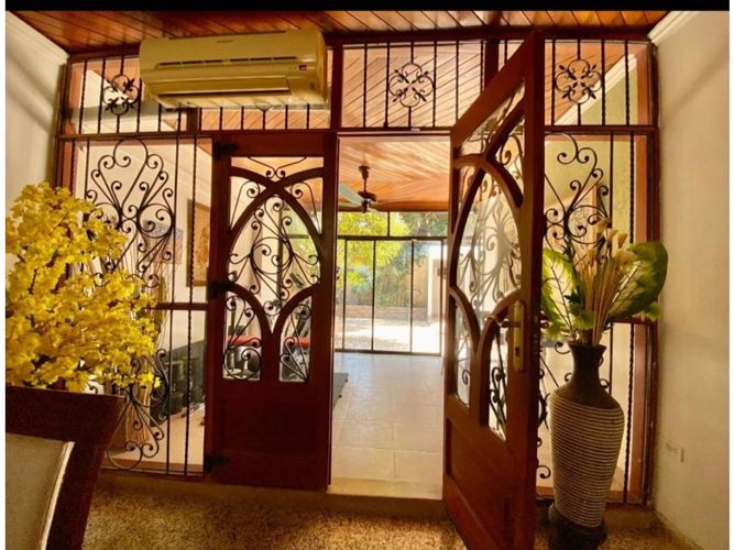 Casa de 5 alcobas en venta en Las Tres Cruces, Santa Marta, 269 m² · foto 4 de 14