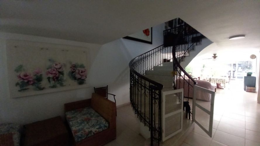 Casa de 4 alcobas en venta en La Flora, Cali, 338 m² · foto 2 de 24