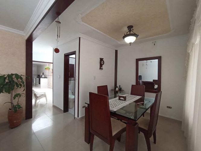 Casa de 9 alcobas en venta en Las Ceibas, Cali, 114 m² · foto 3 de 24