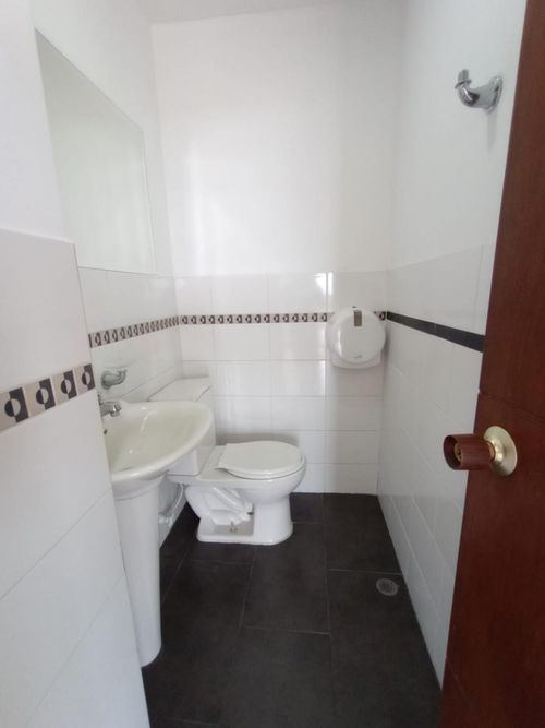 Edificio en venta en Los Libertadores, Cali, 1484 m² · foto 6 de 24