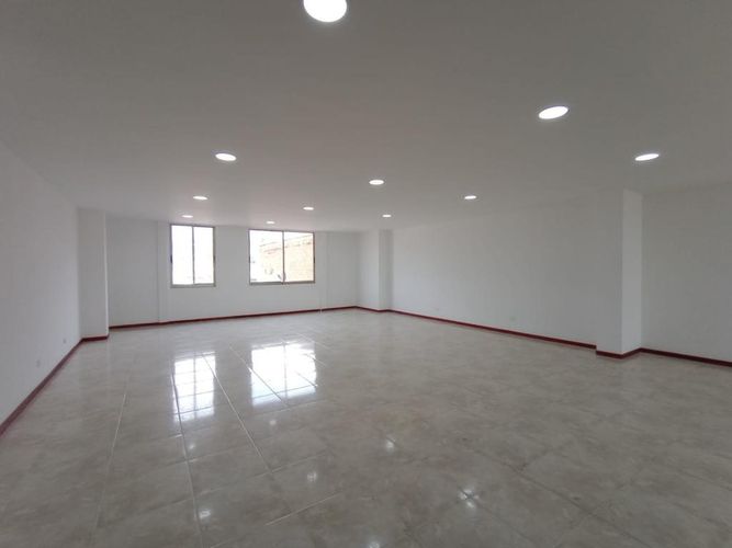 Edificio en venta en Los Libertadores, Cali, 1484 m² · foto 10 de 24
