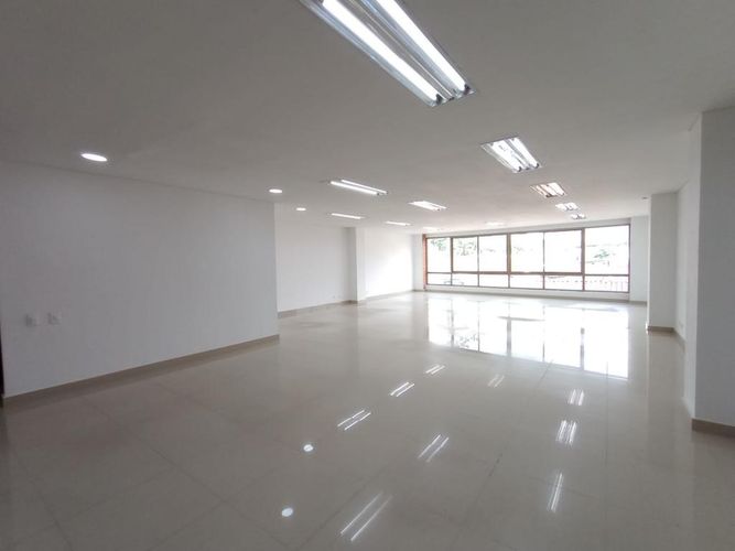 Edificio en venta en Los Libertadores, Cali, 1484 m² · foto 15 de 24