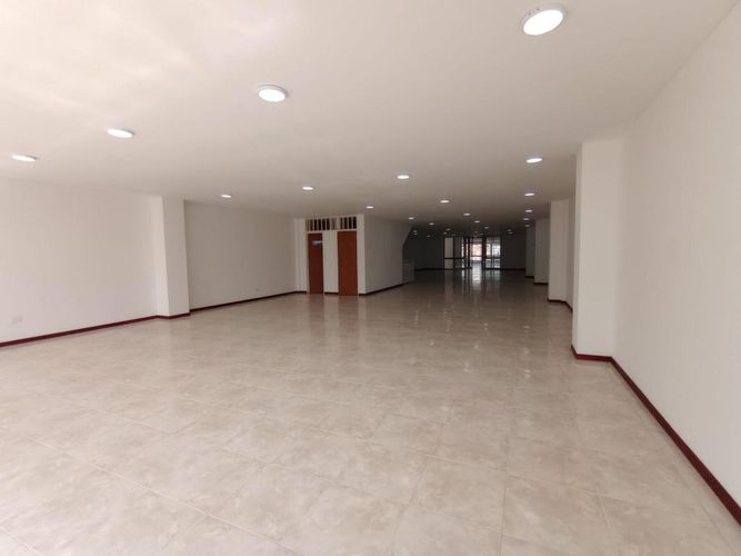 Edificio en venta en Los Libertadores, Cali, 1484 m² · foto 18 de 24