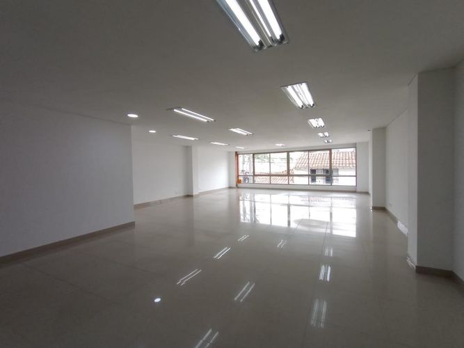 Edificio en venta en Los Libertadores, Cali, 1484 m² · foto 21 de 24