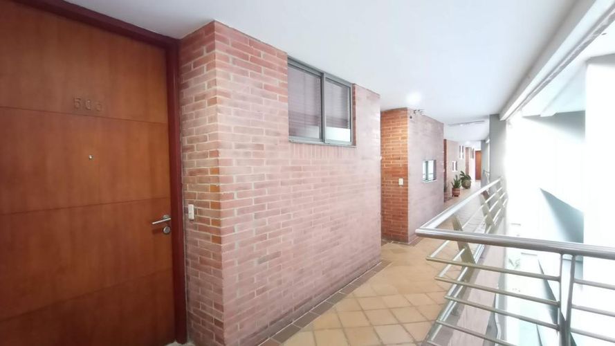 Apartamento en venta en Altos De Menga, Cali · foto 3 de 24