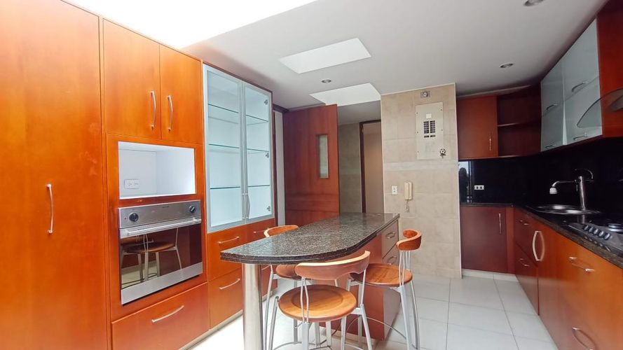 Apartamento en venta en Altos De Menga, Cali · foto 8 de 24