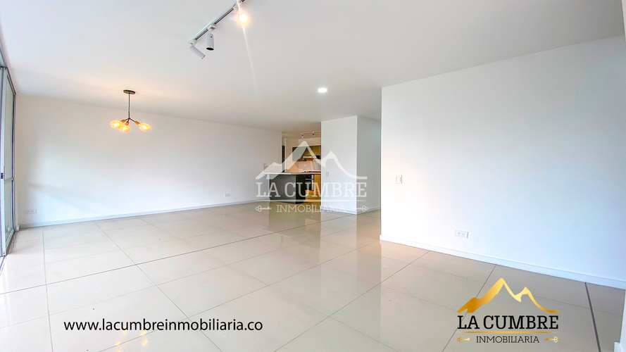 Apartamento de 3 alcobas en arriendo en Los Balsos, Medellín, 110 m² · foto 2 de 14