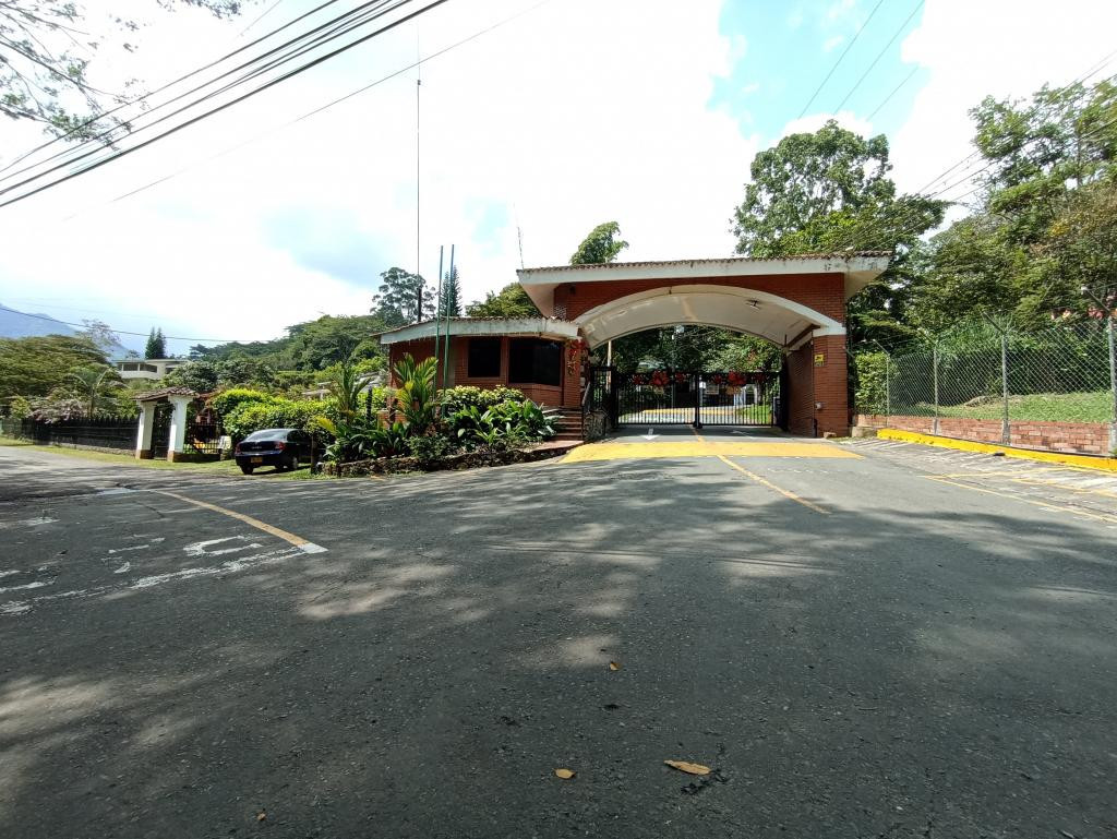 House for rent in La Buitrera, Cali