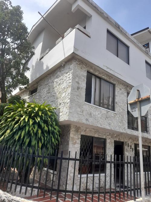 Casa de 5 alcobas en venta en Primero De Mayo, Cali, 300 m² · foto 2 de 24