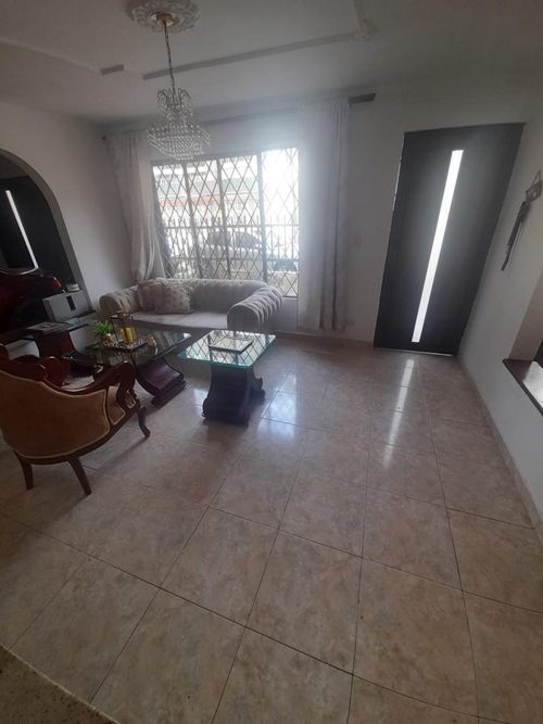 Casa de 5 alcobas en venta en Primero De Mayo, Cali, 300 m² · foto 3 de 24