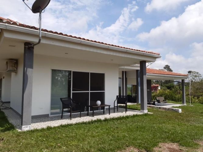 Casa de 3 alcobas en venta en San Antonio, Jamundí, 450 m² · foto 2 de 24