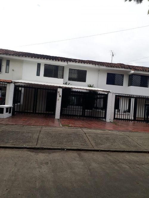 Casa de 3 alcobas en venta en Bosques Del Limonar, Cali, 159 m² · foto 2 de 15