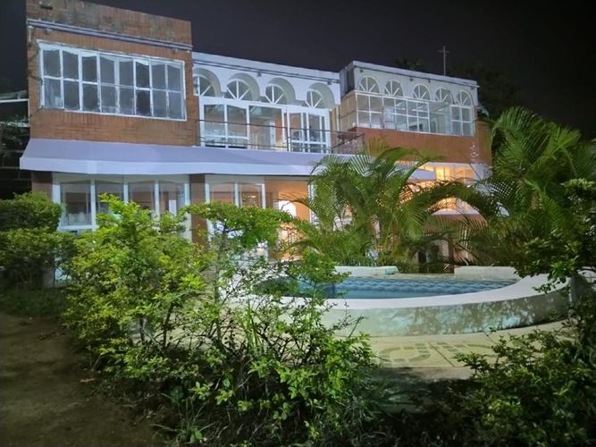 Casa de 10 alcobas en venta en Ciudad Jardin, Cali, 600 m² · foto 2 de 24