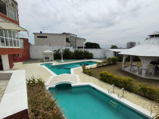 Casa de 10 alcobas en venta en Ciudad Jardin, Cali, 600 m² · foto 8 de 24