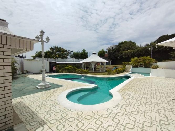 Casa de 10 alcobas en venta en Ciudad Jardin, Cali, 600 m² · foto 22 de 24
