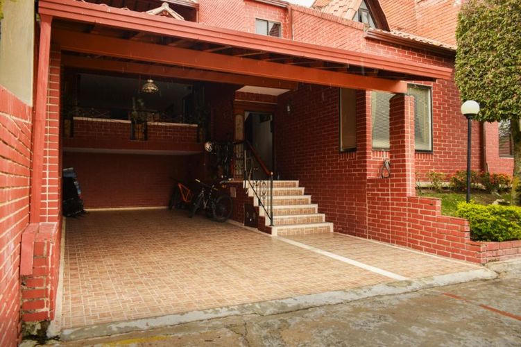 Casa de 4 alcobas en venta en Lagos Del Cacique, Bucaramanga, 380 m² · foto 3 de 24