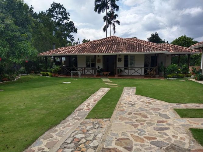 Casa de 3 alcobas en venta en El Guamo, Piedecuesta, 400 m² · foto 2 de 24