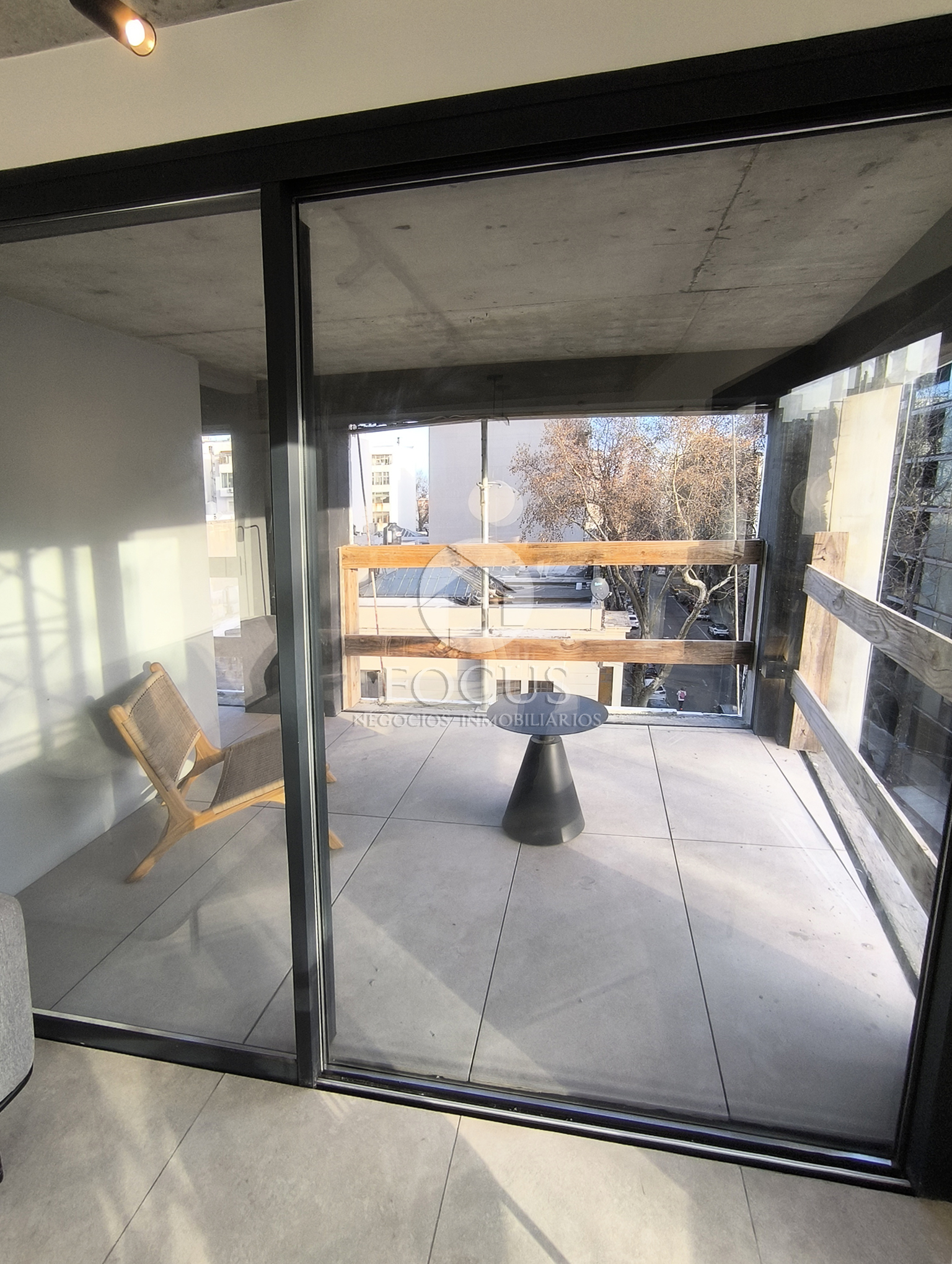 Venta Apartamento 1 Dormitorio Con Terraza Al Frente En El Centro - Mehr