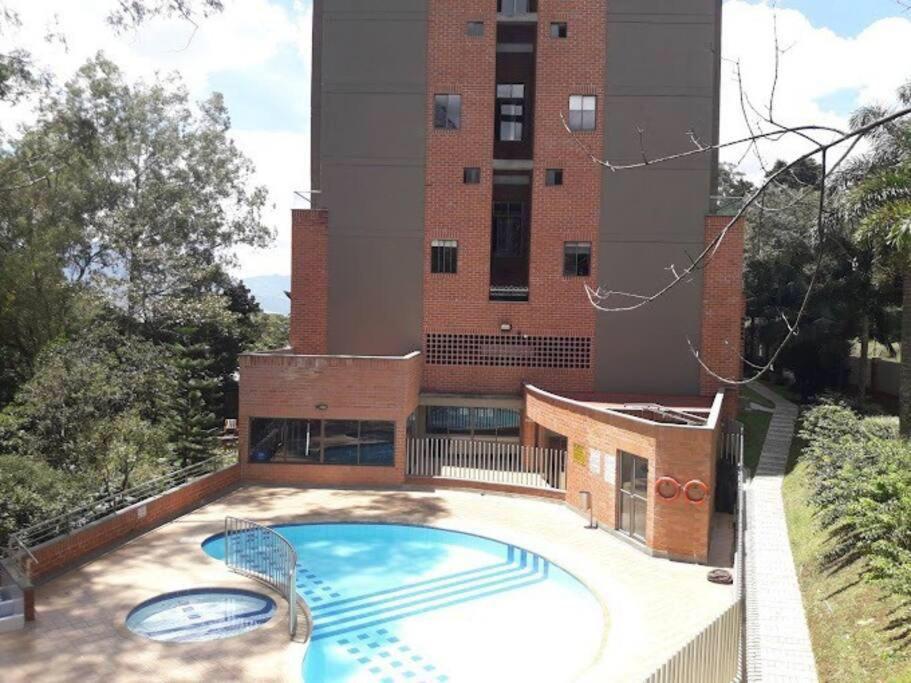 Apartamento en Venta en Urbanización Las Cumbres, Medellín