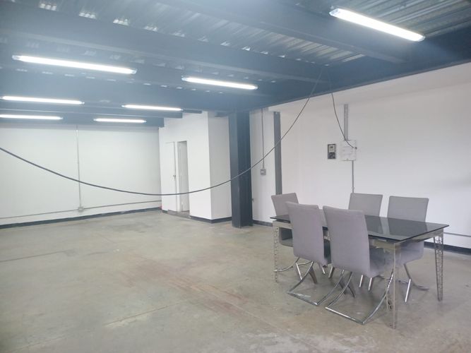 Oficina en arriendo en Cristo Rey, Medellín, 130 m² · foto 2 de 7