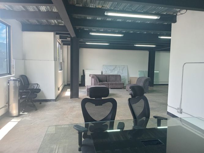 Oficina en arriendo en Cristo Rey, Medellín, 130 m² · foto 6 de 7