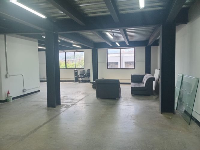 Oficina en arriendo en Cristo Rey, Medellín, 130 m² · foto 7 de 7