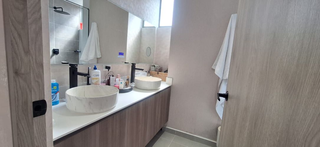Apartamento de 3 alcobas en venta en El Poblado, Medellín, 134 m² · foto 15 de 16