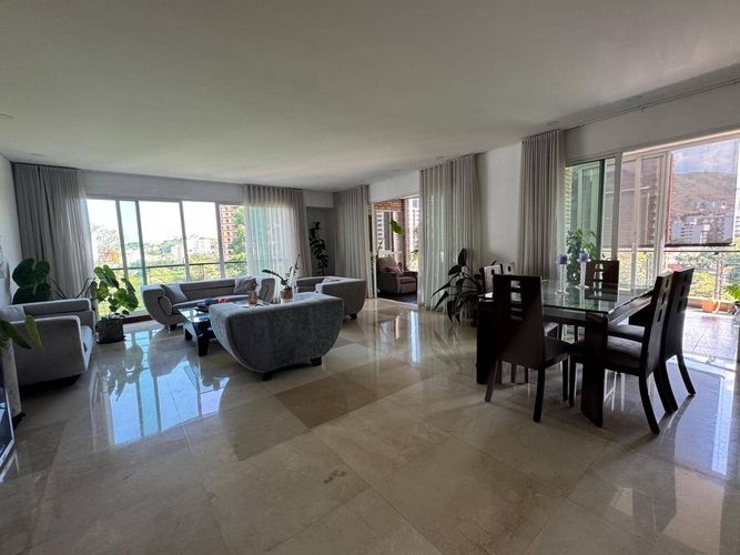 Apartamento de 4 alcobas en venta en Aguacatal, Cali, 320 m² · foto 2 de 18