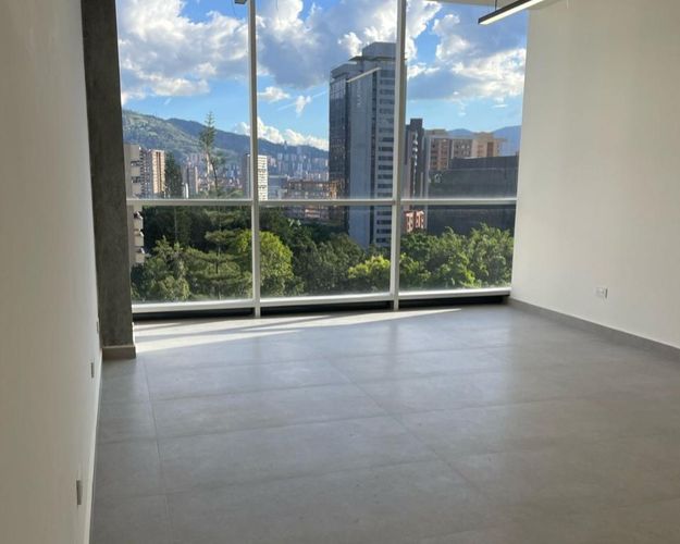 Oficina en arriendo en El Diamante No. 2, Medellín, 33 m² · foto 4 de 8