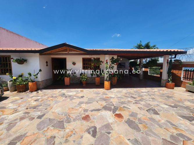 Casa de 3 alcobas en venta en Ruitoque, Piedecuesta, 225 m² · foto 2 de 24