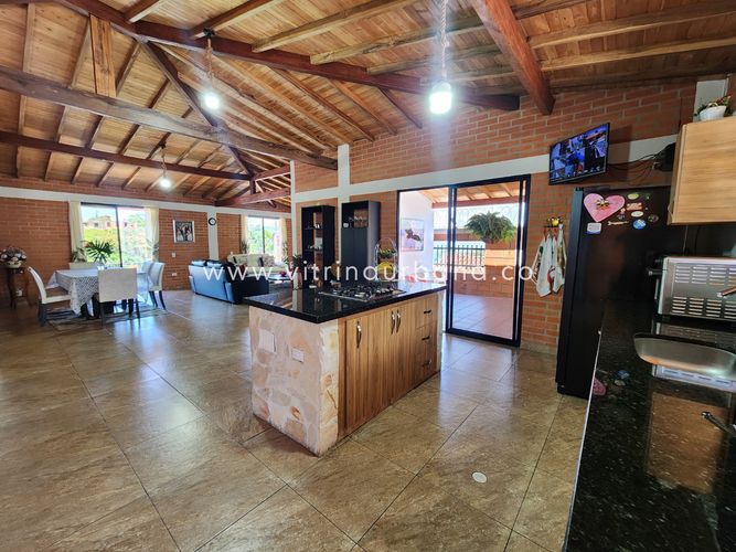 Casa de 3 alcobas en venta en Ruitoque, Piedecuesta, 225 m² · foto 4 de 24