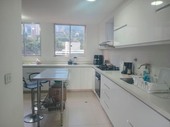 Apartamento de 4 alcobas en arriendo en El Poblado, Medellín, 167 m² · foto 6 de 17