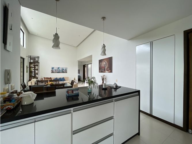 Casa de 3 alcobas en venta en Vía El Caimo, Armenia, 251 m² · foto 2 de 24