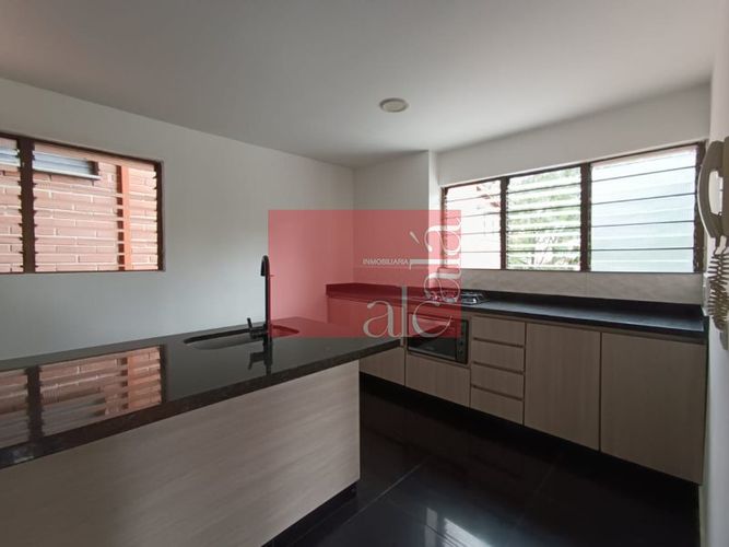 Apartamento de 3 alcobas en arriendo en Las Lomas, Medellín, 134 m² · foto 2 de 24