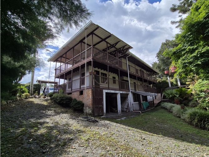 Casa de 7 alcobas en venta en San Antonio, Armenia, 394 m² · foto 17 de 18
