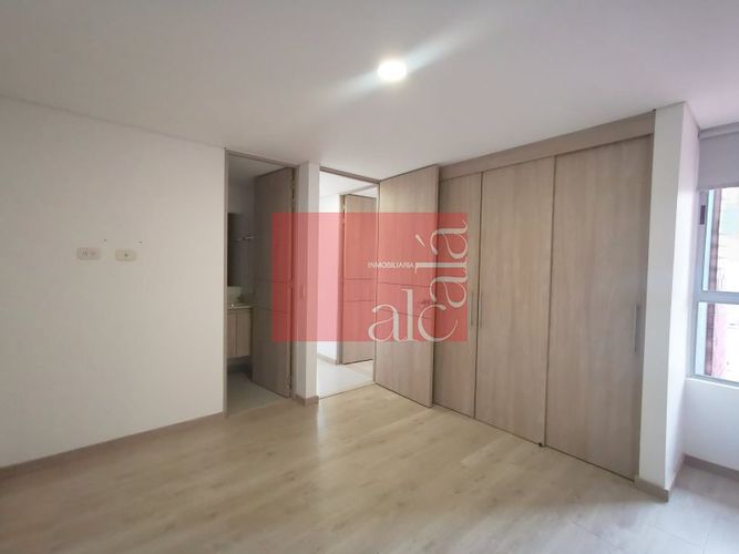 Apartamento de 2 alcobas en arriendo en El Carmelo Ii, Sabaneta, 67 m² · foto 5 de 8