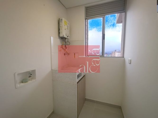 Apartamento de 2 alcobas en arriendo en El Carmelo Ii, Sabaneta, 67 m² · foto 6 de 8
