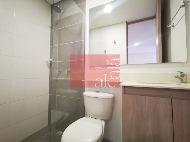 Apartamento de 2 alcobas en arriendo en El Carmelo Ii, Sabaneta, 67 m² · foto 7 de 8