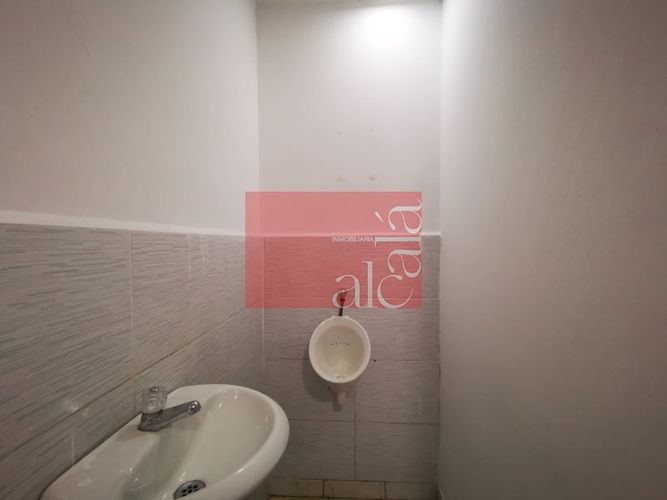 Local en arriendo en La Candelaria, Medellín, 35 m² · foto 5 de 8