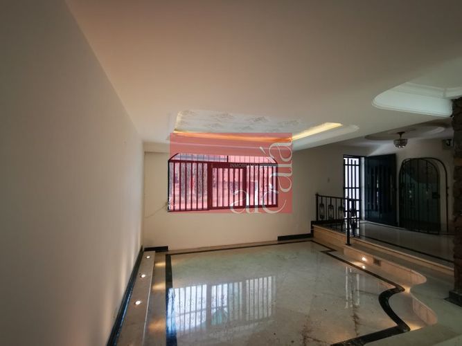Casa de 6 alcobas en venta en Conquistadores, Medellín, 217 m² · foto 2 de 24