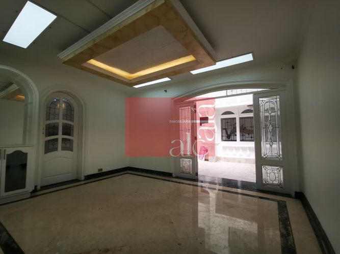Casa de 6 alcobas en venta en Conquistadores, Medellín, 217 m² · foto 3 de 24