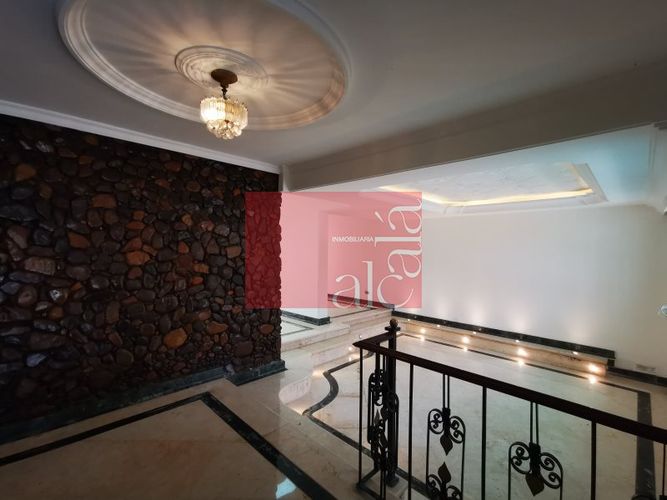 Casa de 6 alcobas en venta en Conquistadores, Medellín, 217 m² · foto 5 de 24
