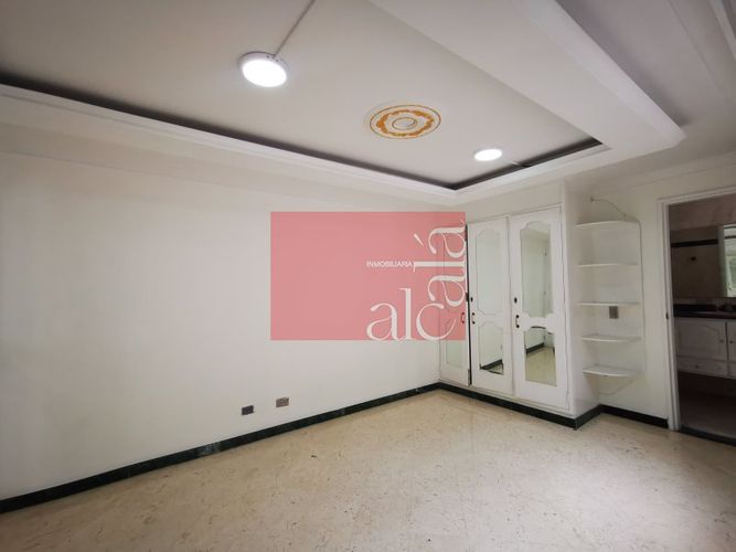 Casa de 6 alcobas en venta en Conquistadores, Medellín, 217 m² · foto 9 de 24