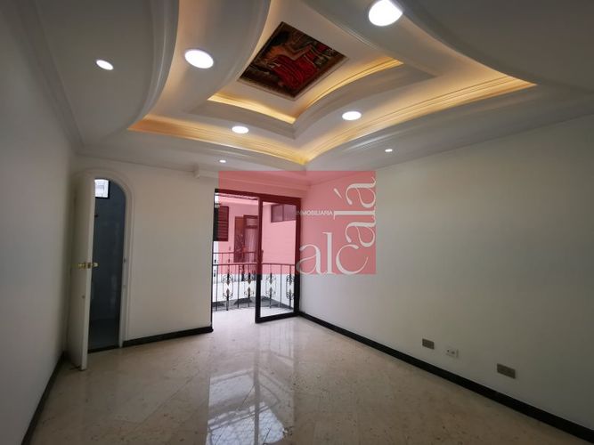 Casa de 6 alcobas en venta en Conquistadores, Medellín, 217 m² · foto 12 de 24