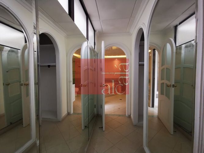 Casa de 6 alcobas en venta en Conquistadores, Medellín, 217 m² · foto 14 de 24