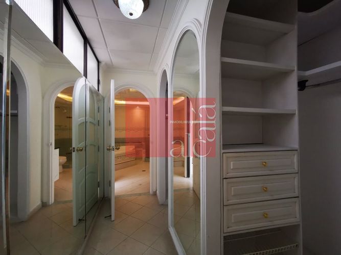 Casa de 6 alcobas en venta en Conquistadores, Medellín, 217 m² · foto 15 de 24